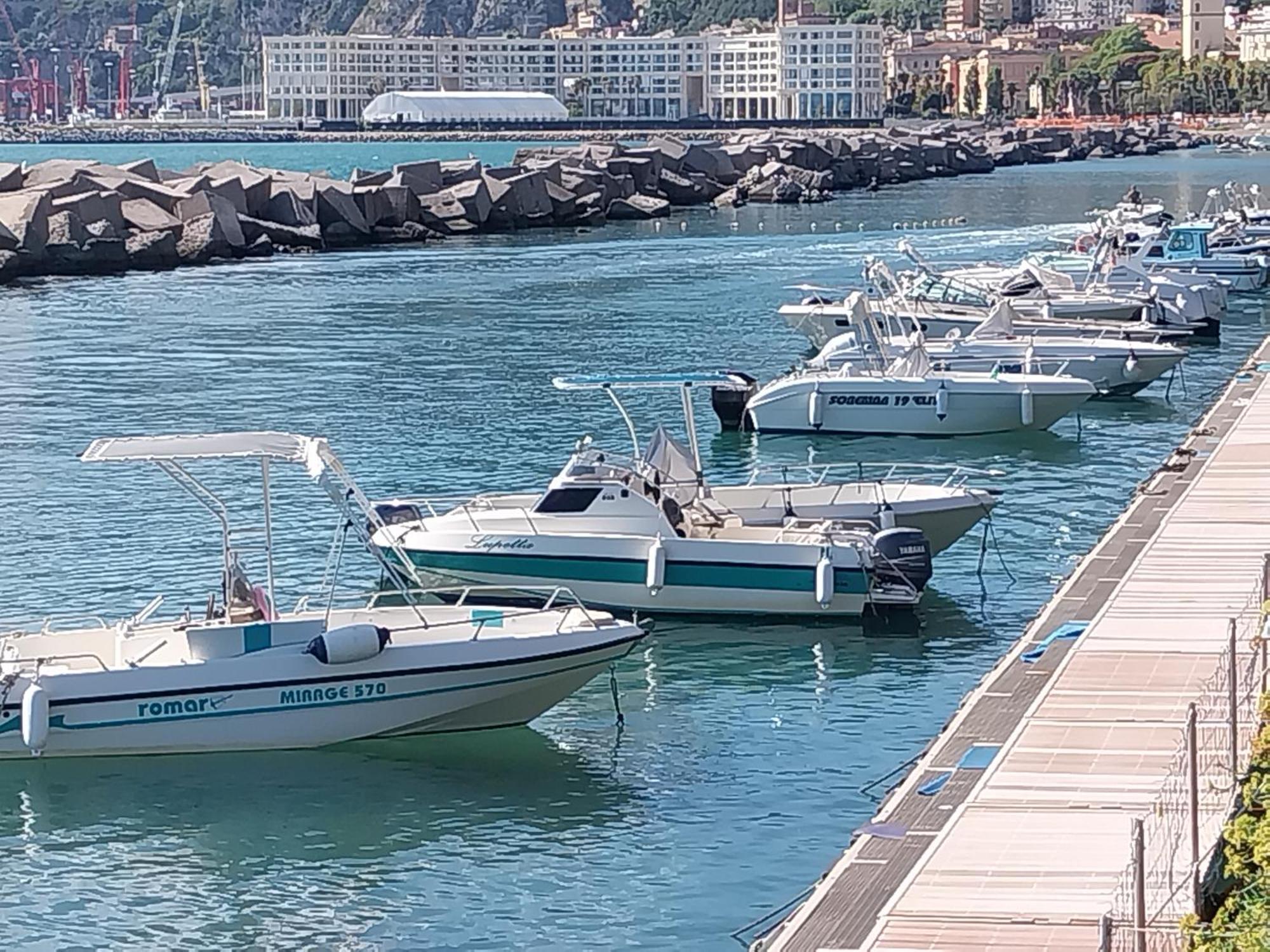 Casa Vacanza La Maison De Losyram Art Salerno Zewnętrze zdjęcie